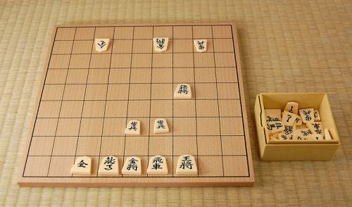 Ensemble Shogi plaqué hêtre, pièces en résine