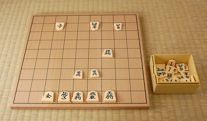 Ensemble Shogi plaqué hêtre, pièces en résine